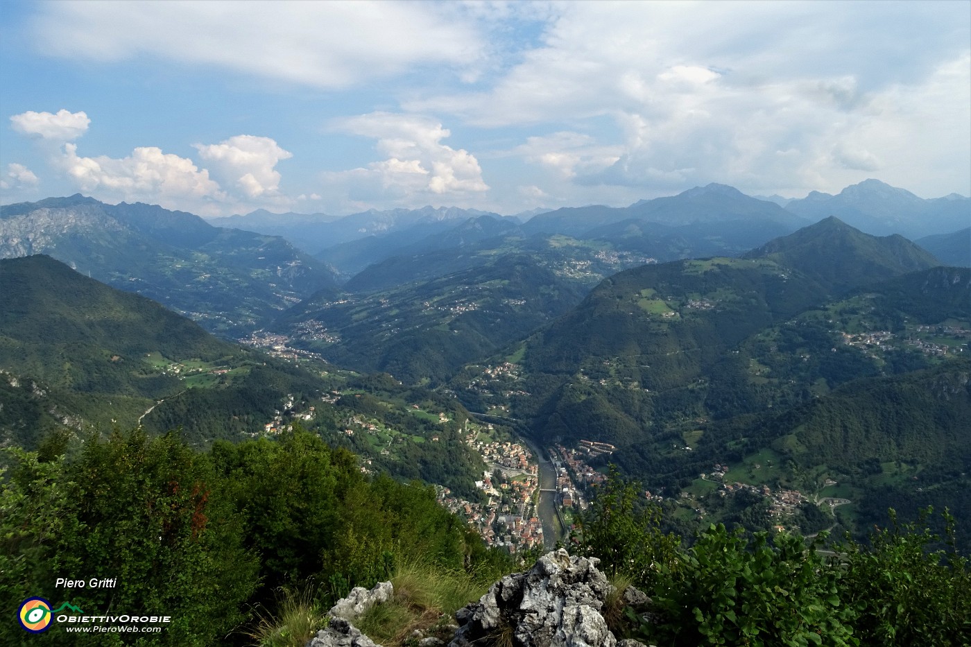 70 Vista su San Pellegrino, San Giovanni Bianco e l'alta Valle Brembana.JPG